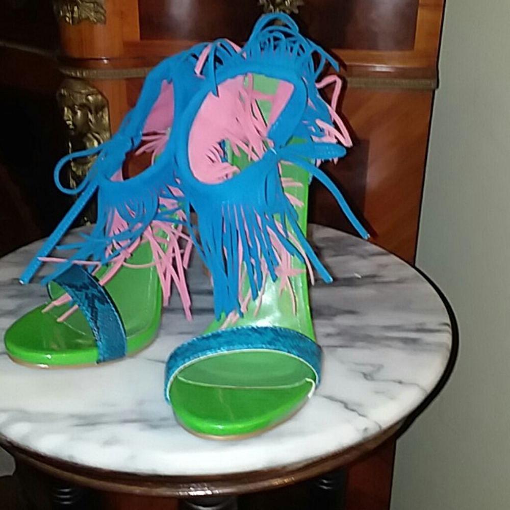 NIB! 4.6 inch multi- blue sandal w/ fringe ankle str